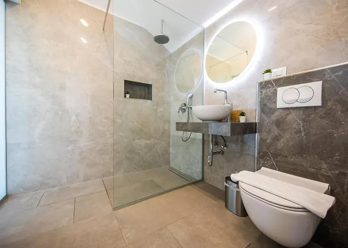 ヴィラ Art Gallery ムリニ