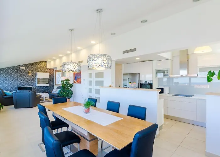 Art Gallery ヴィラ ムリニ