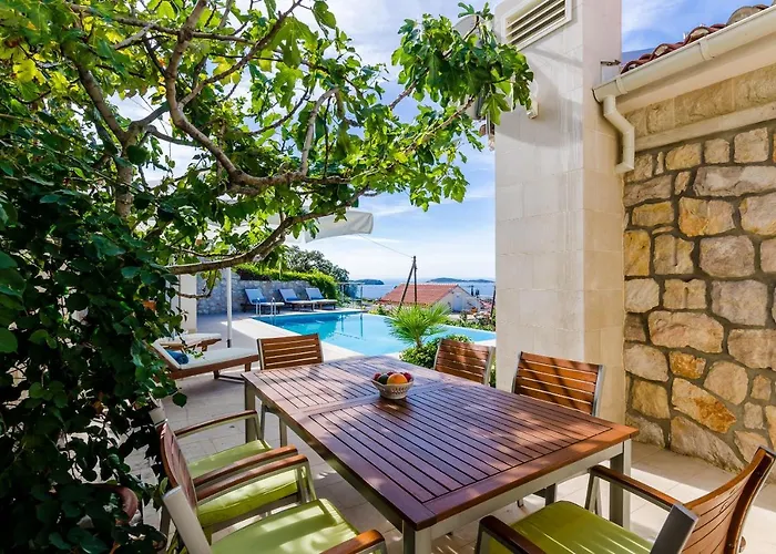 ヴィラ Art Gallery ムリニ